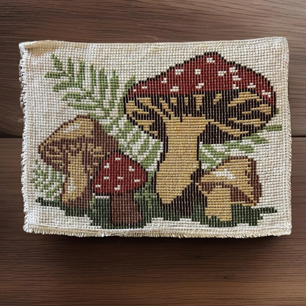 Vintage 1960s MUSHROOM Latch Hook RUG or WALL HANGING Kitsch Art MCM Hippie 70s - Picture 2 of 2